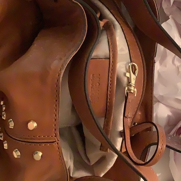 Michael Kors Uptown Astor hobo shoulder handbag.  Reminds me of the ARTSY LV. - Picture 5 of 9